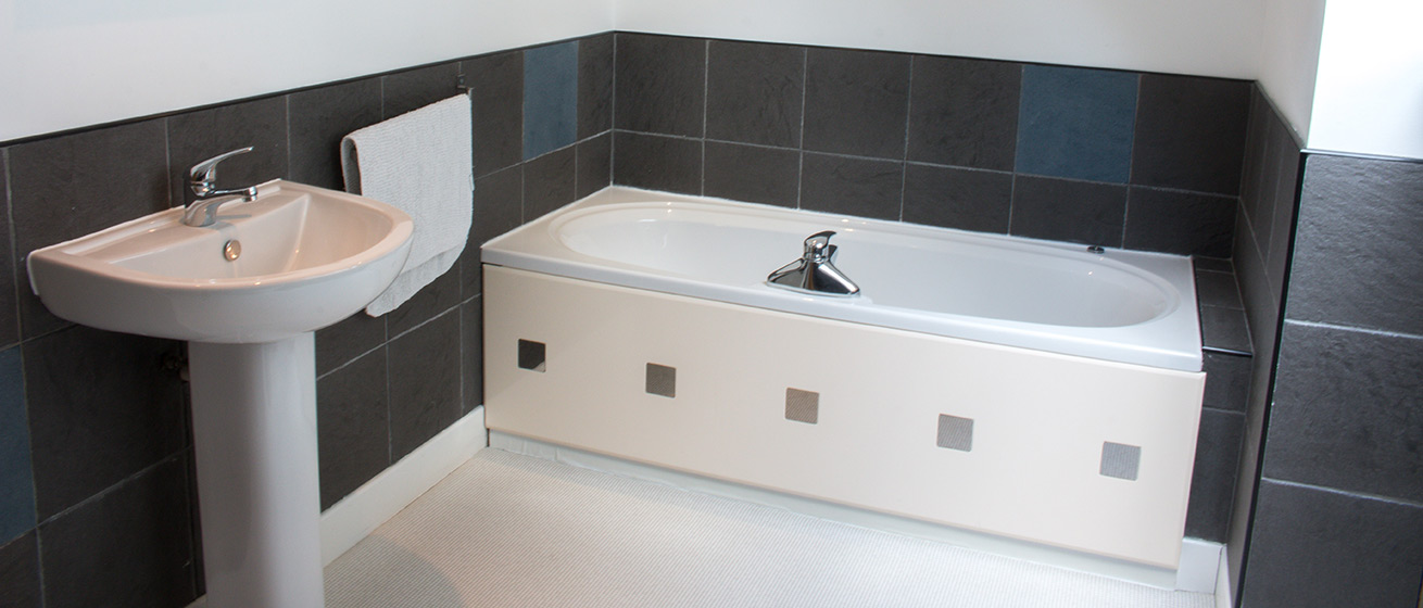 pt-main-bathroom ptarmigan main bathroom and toilet